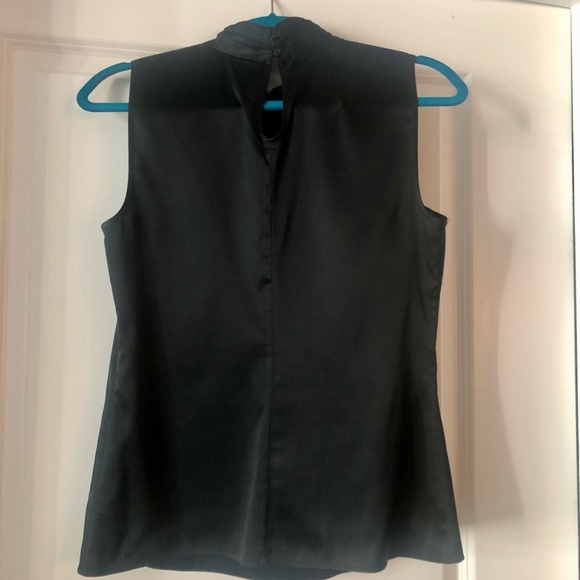 Chic Mock Neck Sleeveless Top - Picture 2 of 4